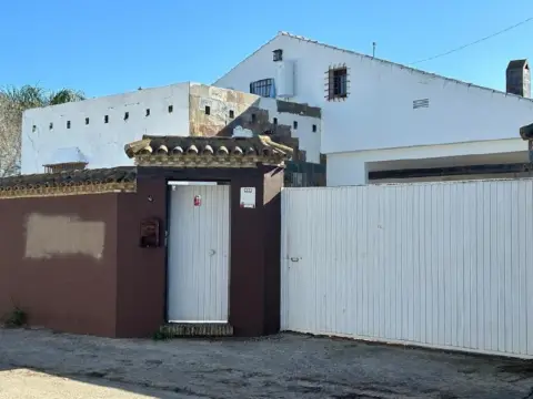 Chalet en Camino Lago Bañolas, 3